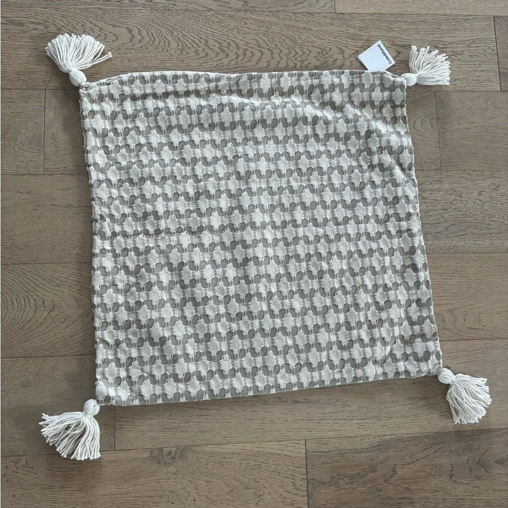 NWT Crate & Barrel Tahona 23